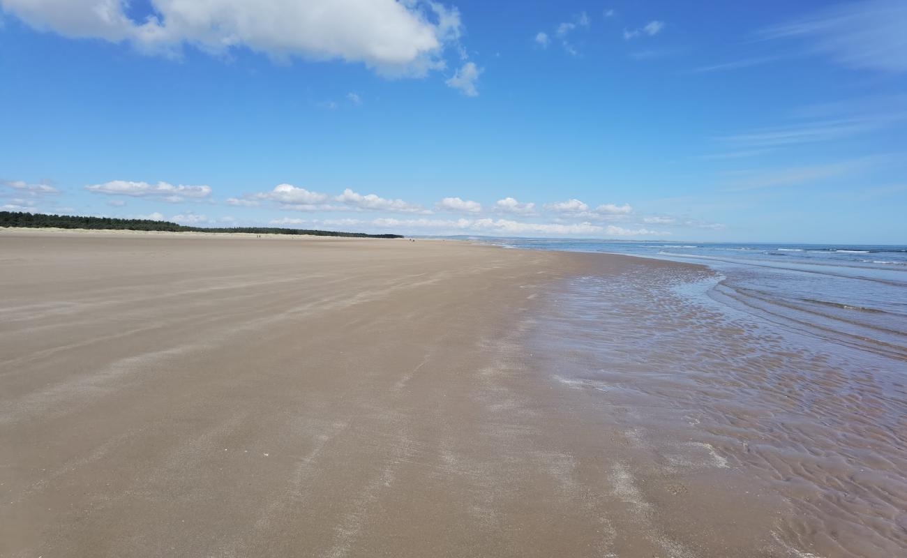 Foto af Kinshaldy Beach med lys sand overflade