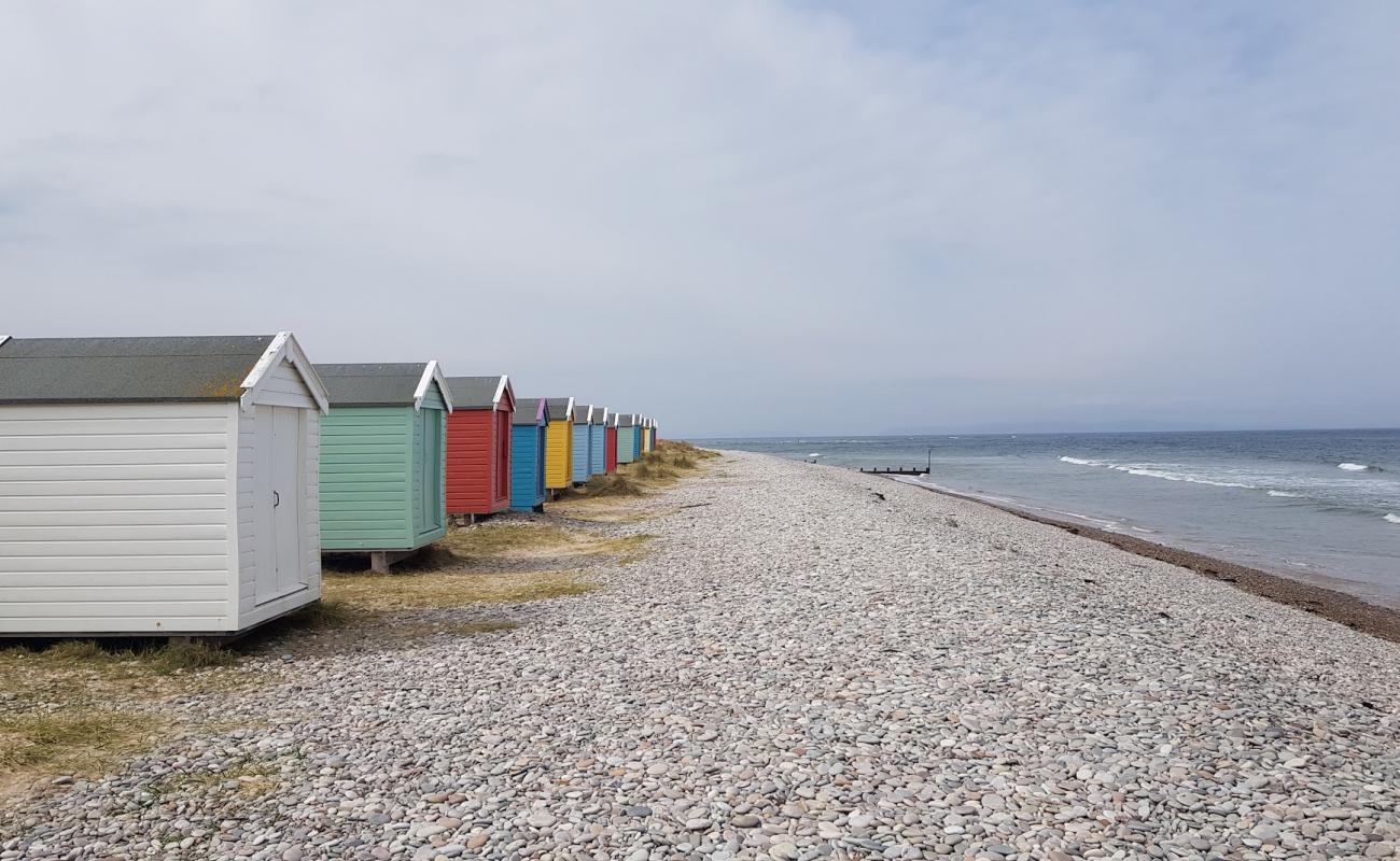 Foto af Findhorn Beach med let sand og småsten overflade