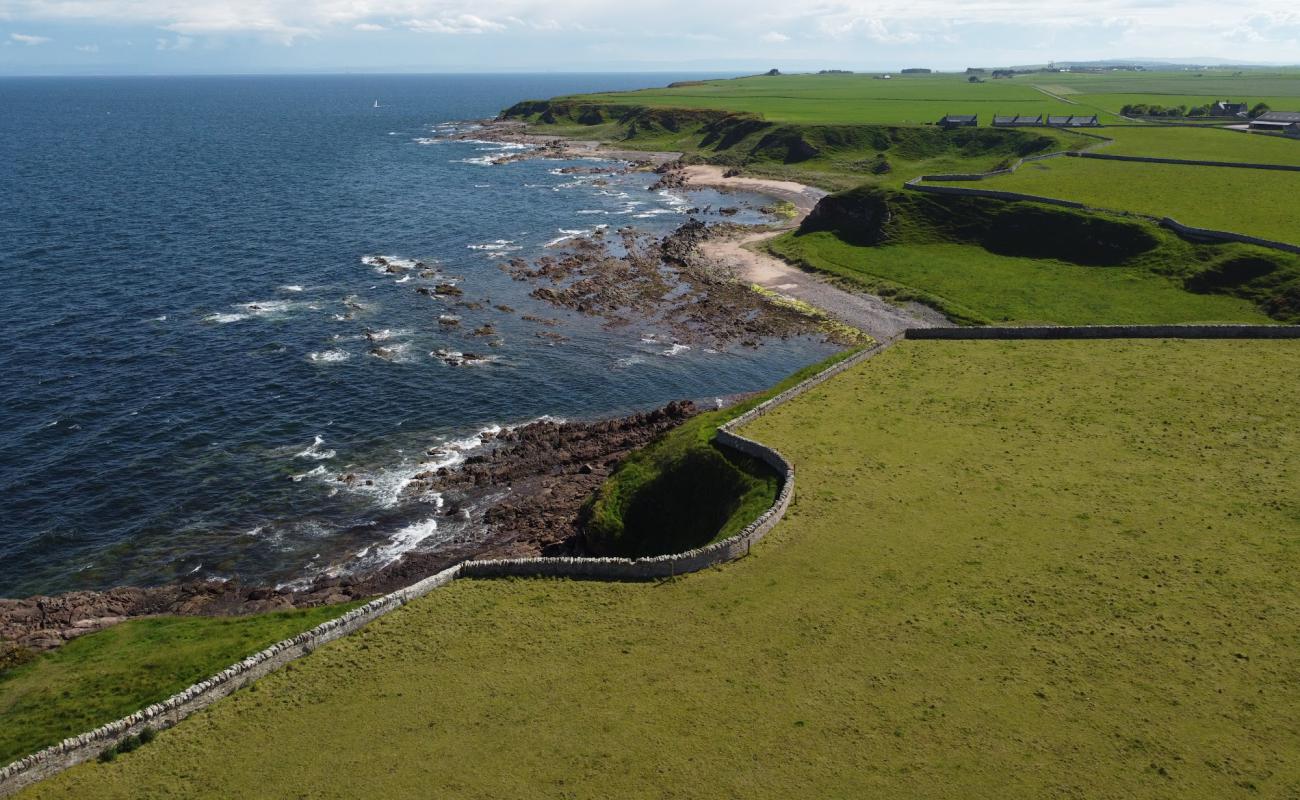 Foto af Tarbat Ness Lighthouse Beach med sten overflade