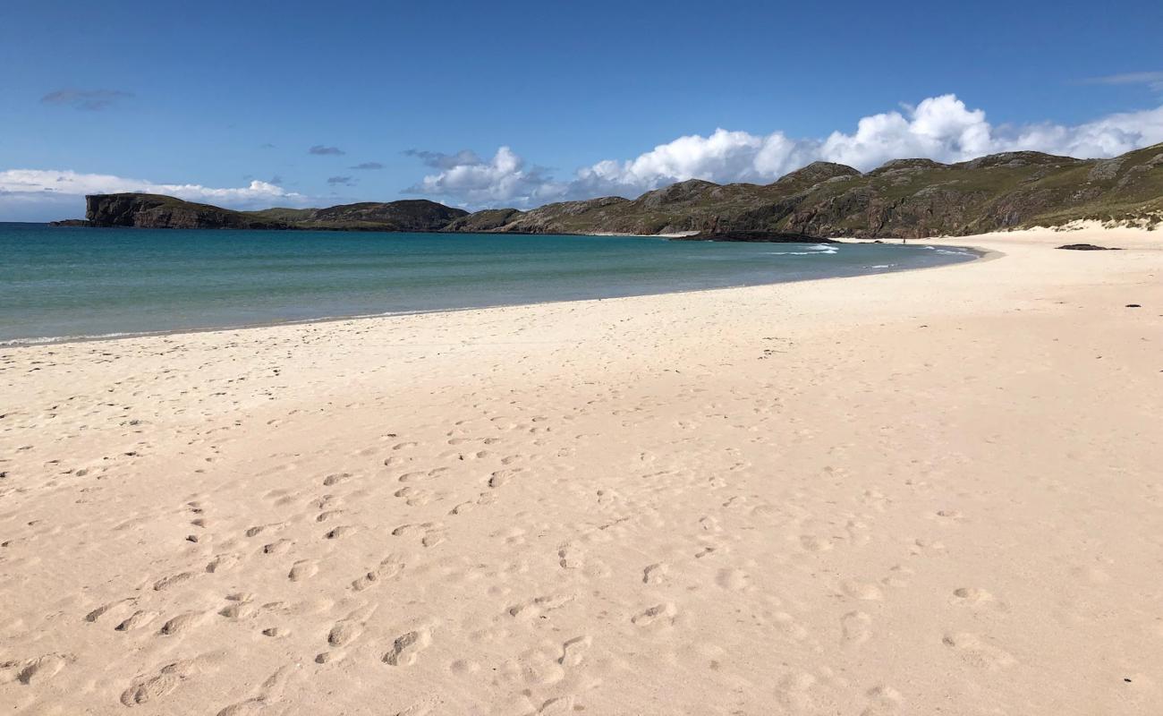 Foto af Strathy Beach med lys sand overflade