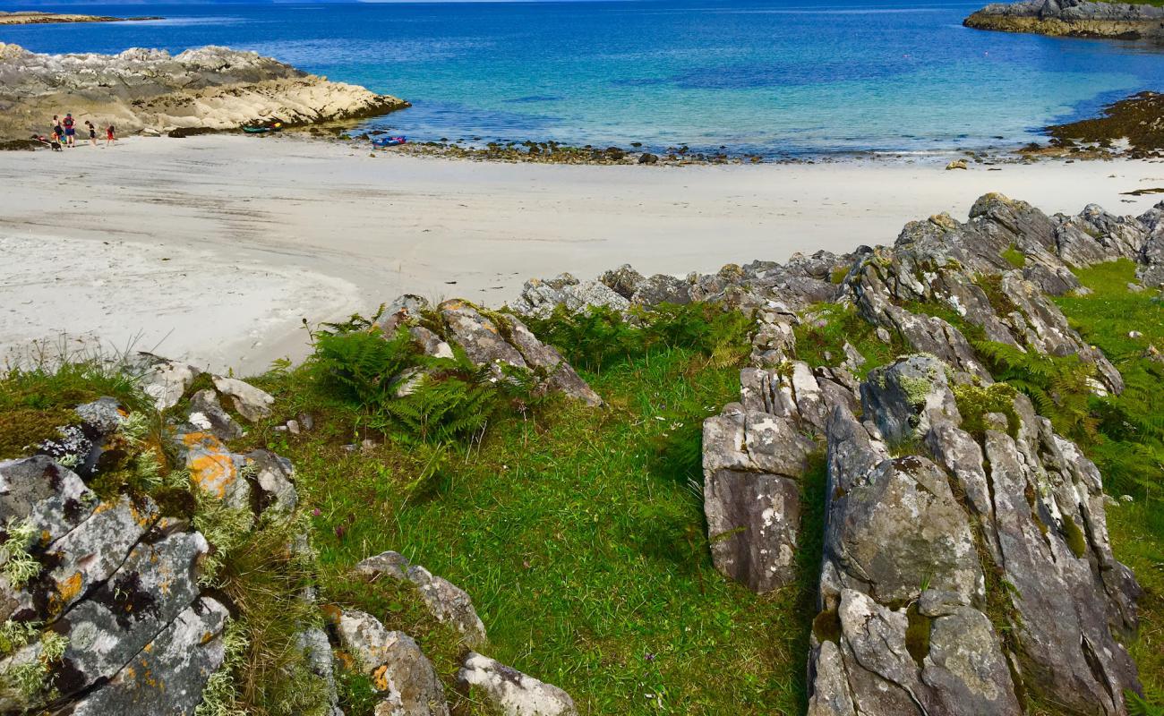 Foto af Smirisary Beach med lys sand overflade