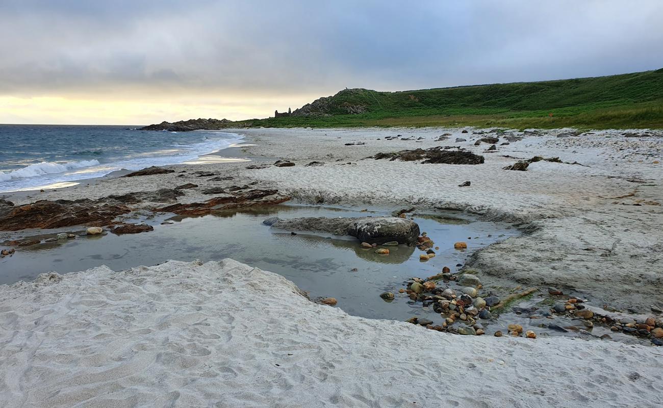 Foto af Port Ban Beach med let sand og småsten overflade