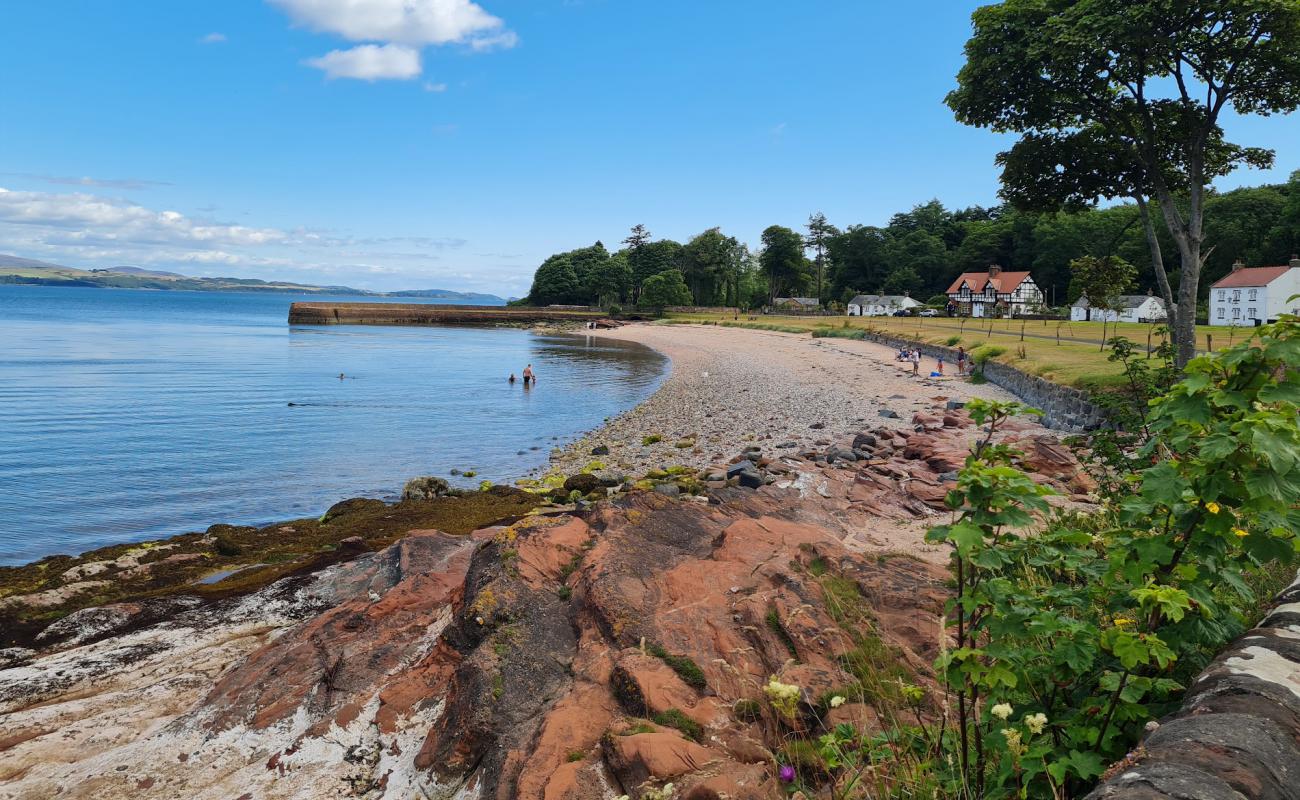 Foto af Kerrycroy Bay Beach med let sand og småsten overflade