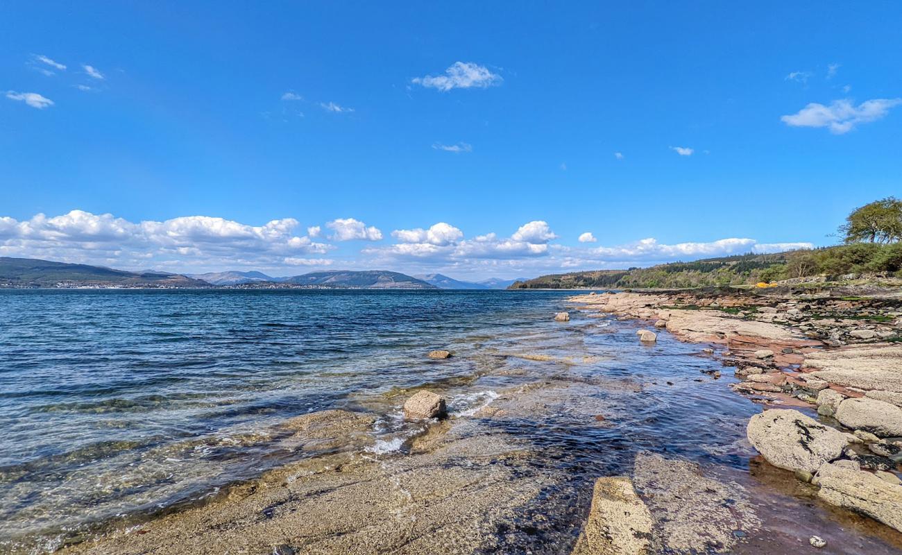 Foto af Inverkip Bay Beach med sten overflade