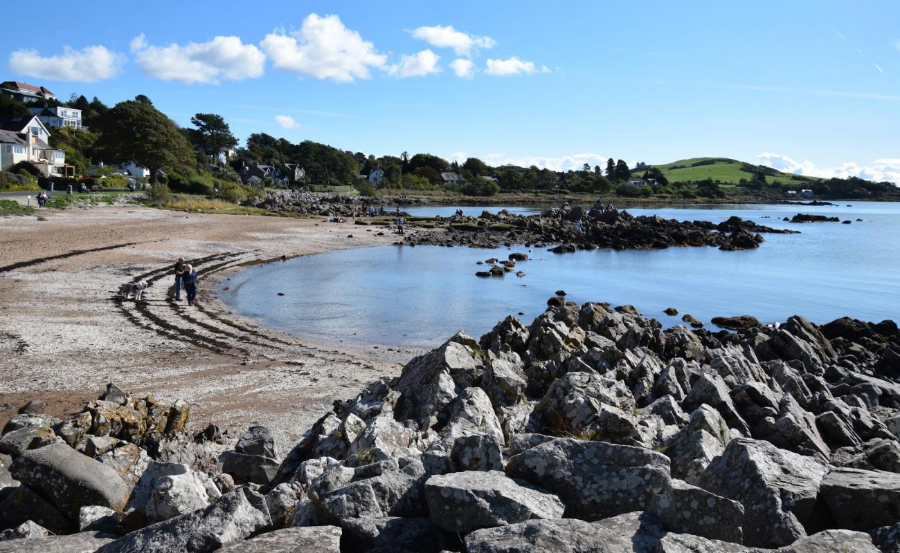 Foto af Rockcliffe Beach med let sand og småsten overflade