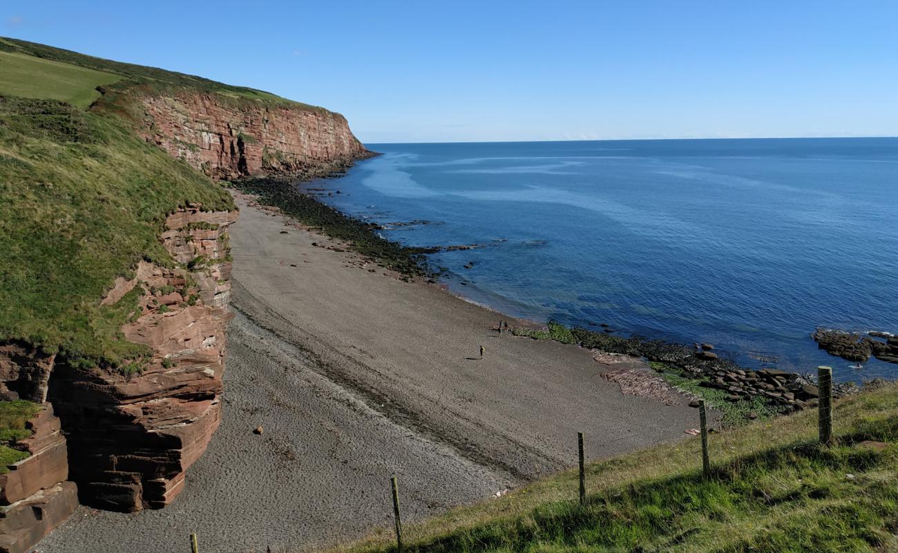 Foto af Fleswick Bay Beach med grå sten overflade