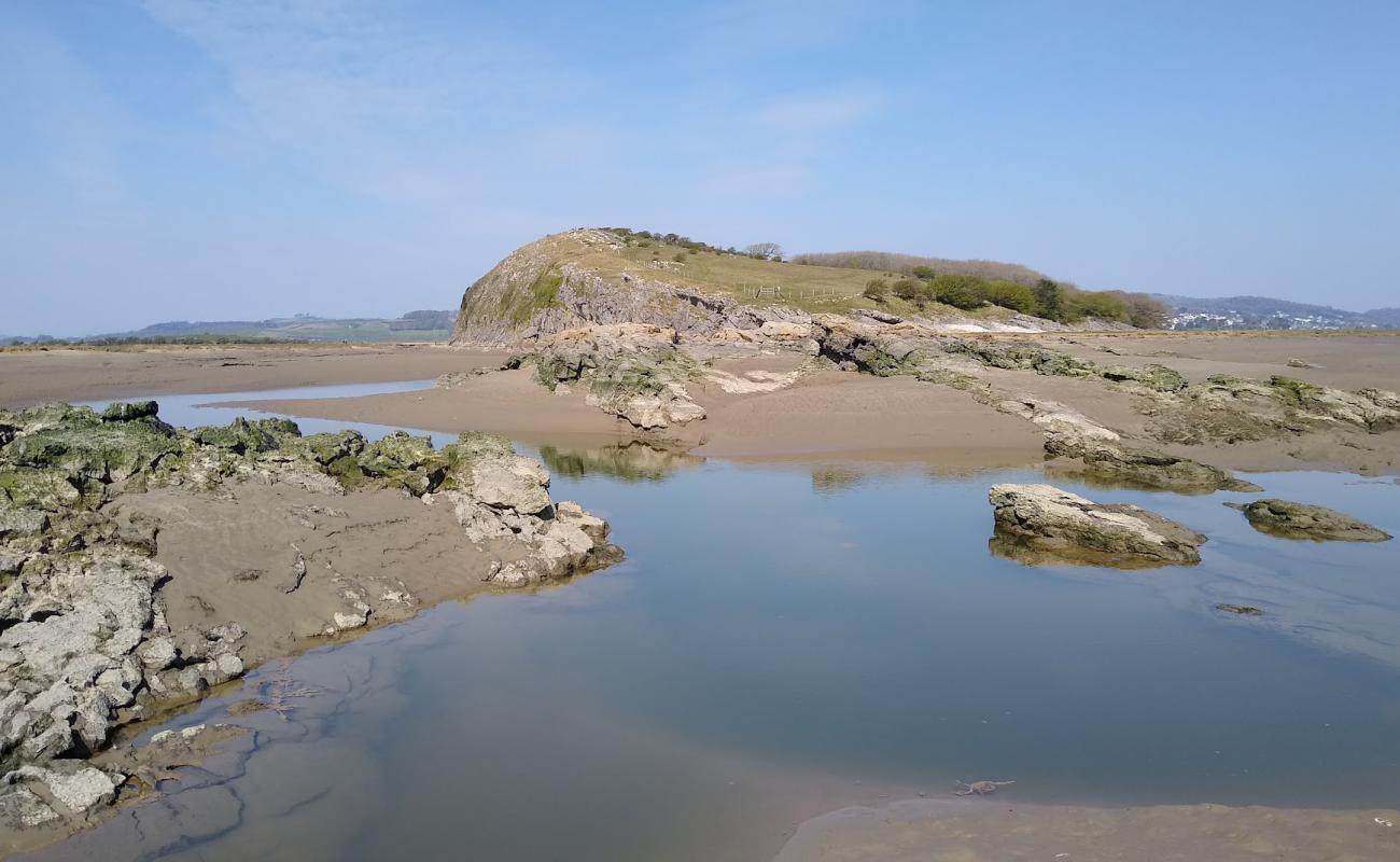 Foto af Humphrey Head Beach med lys sand overflade