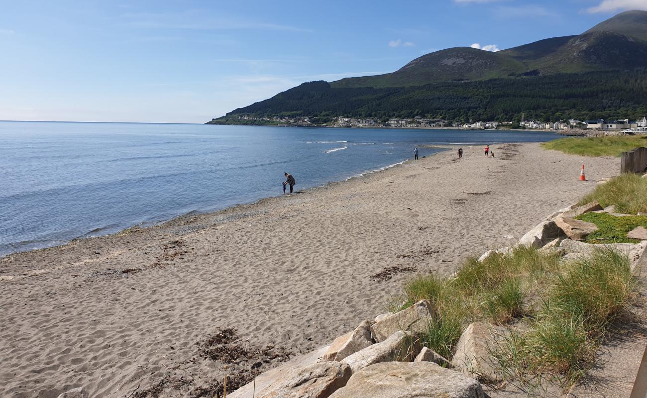 Foto af Newcastle Strand med grå sand overflade