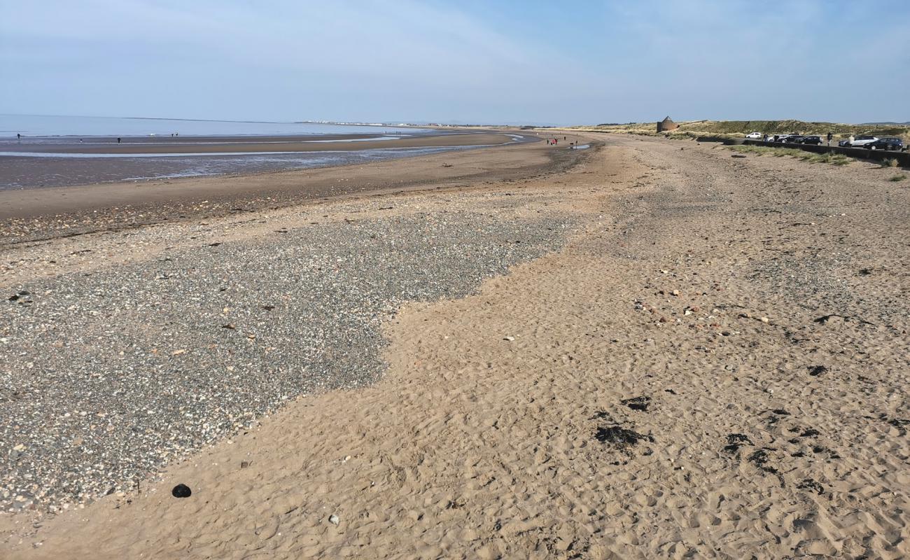 Foto af Prestwick Strand med let sand og småsten overflade