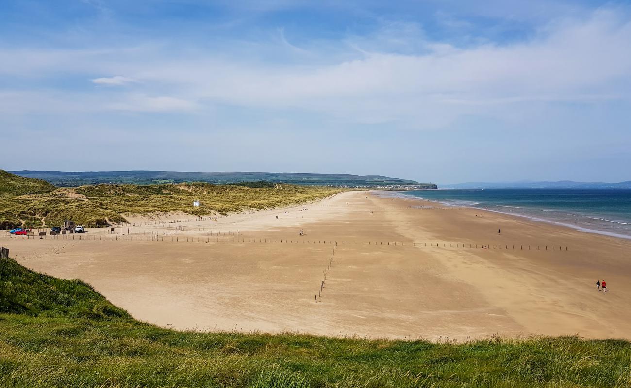 Foto af Portstewart strand med lys fint sand overflade