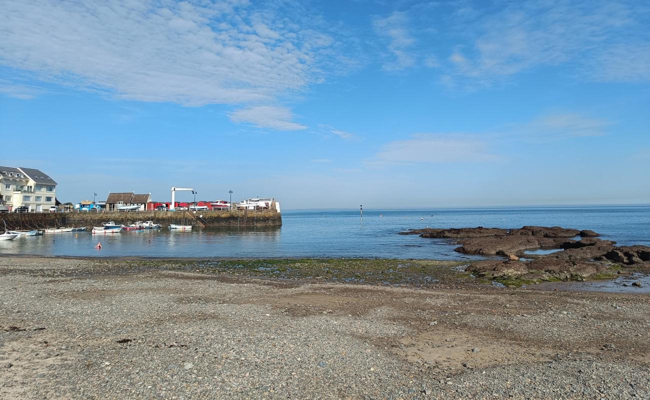 Foto af Rozel Harbour Beach med gråt sand og småsten overflade