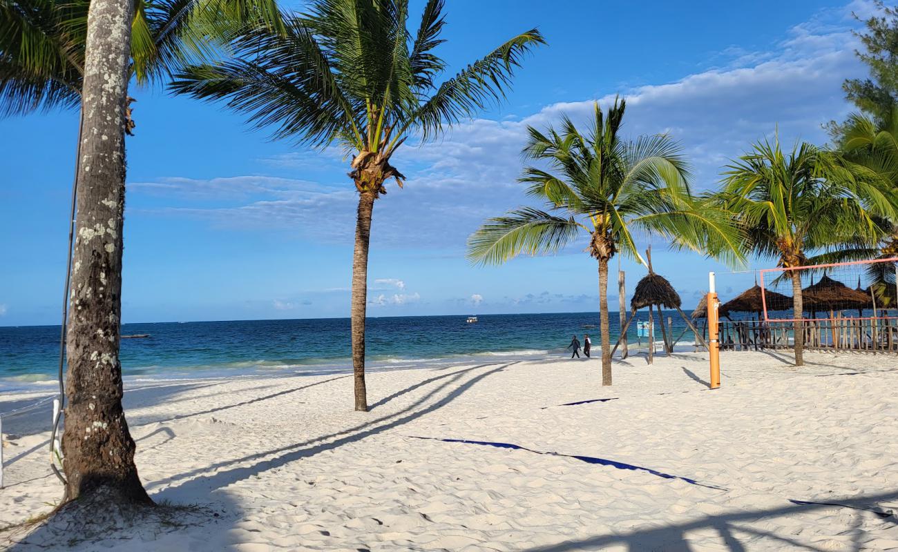 Foto af Matemwe Beach med hvidt fint sand overflade