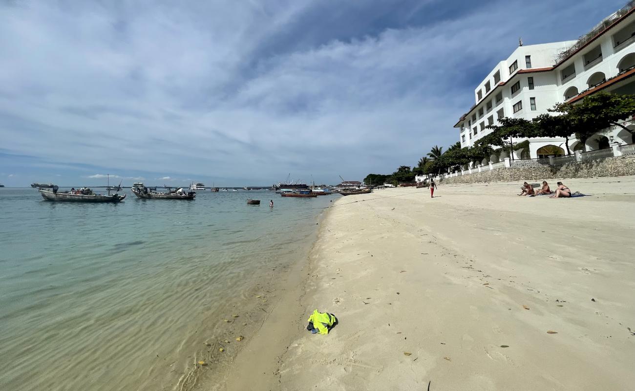 Foto af Shangani Public Beach med lys fint sand overflade