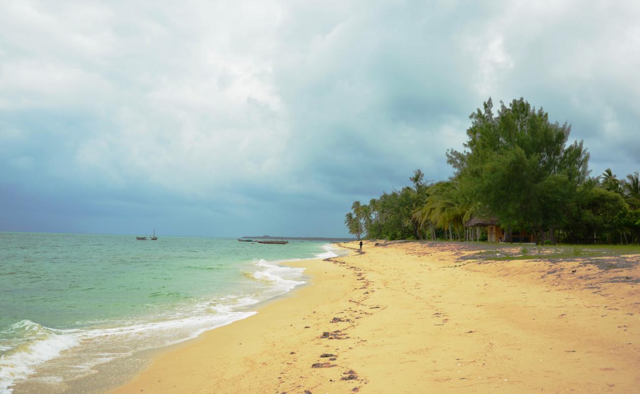 Foto af Bweni Beach med lys fint sand overflade