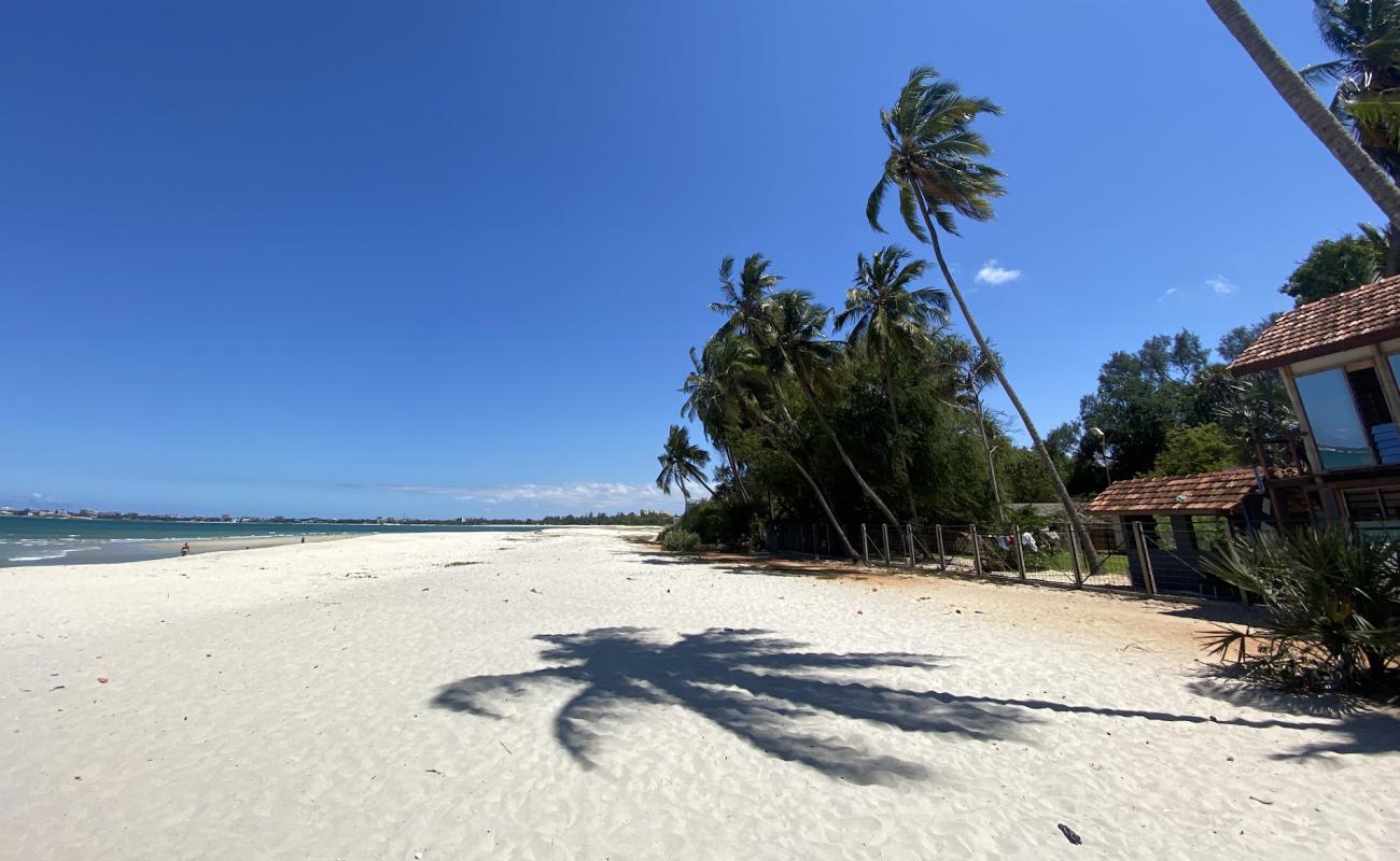 Foto af Kawe Beach med lys sand overflade