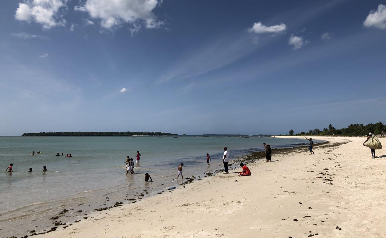 Foto af Bakhresa Beach med lys sand overflade