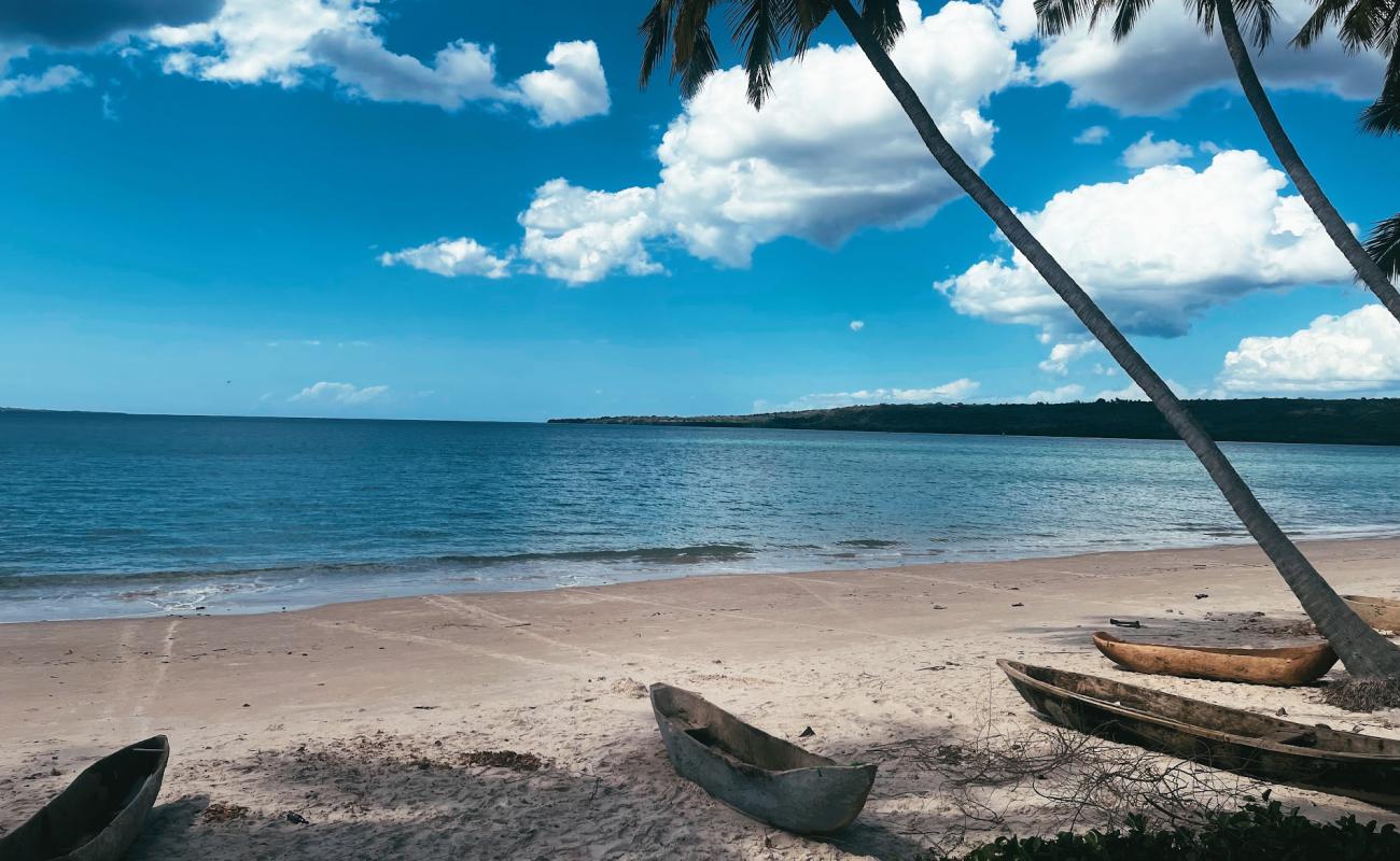 Foto af Lindi Beach med lys sand overflade