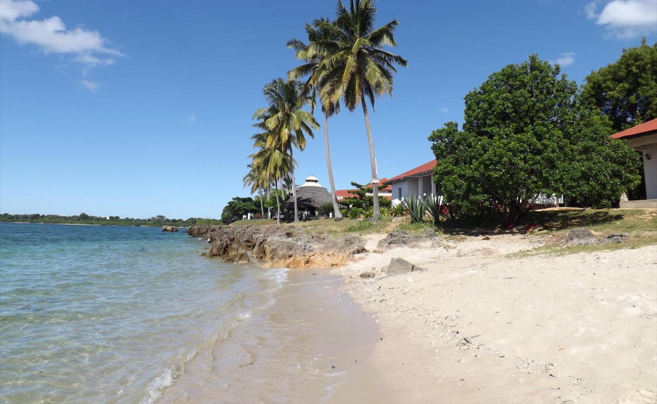 Foto af Shangani Beach med lys sand overflade