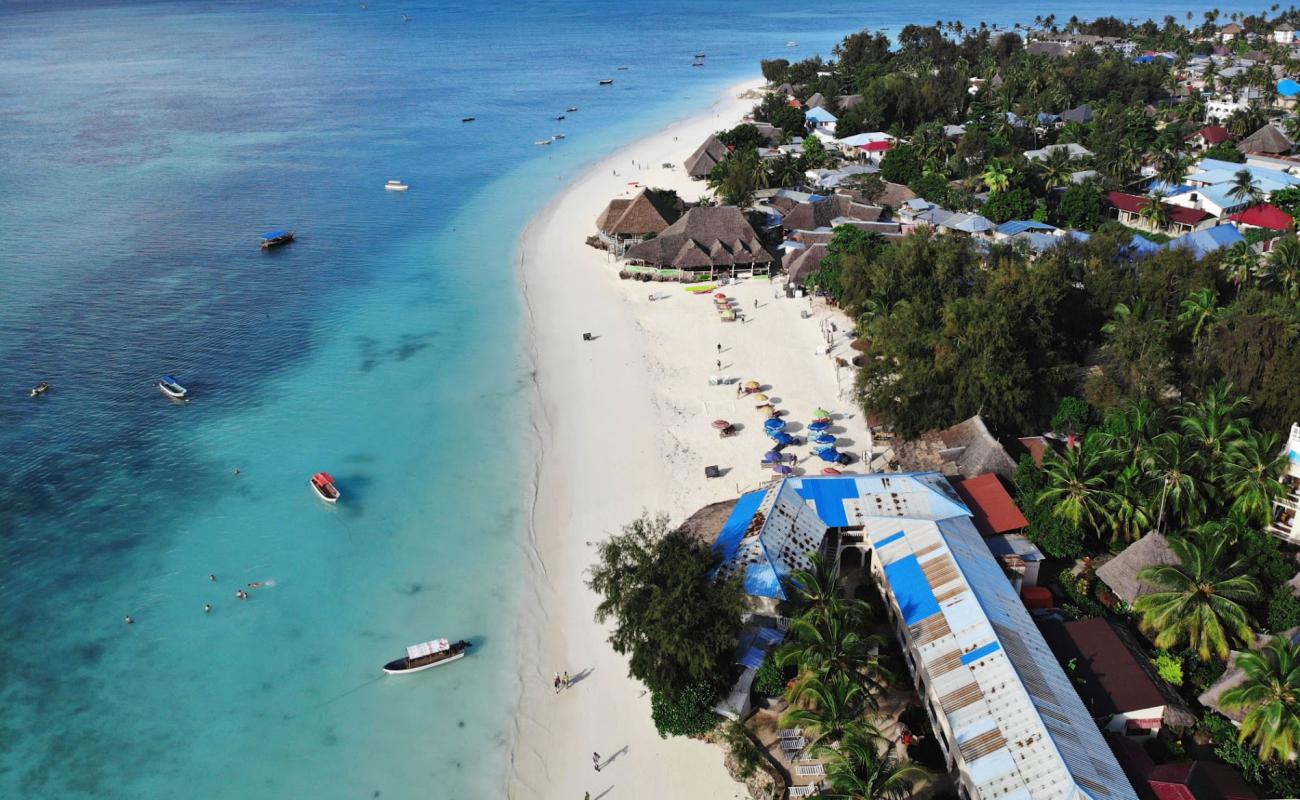 Foto af Nungwi Strand med hvidt fint sand overflade