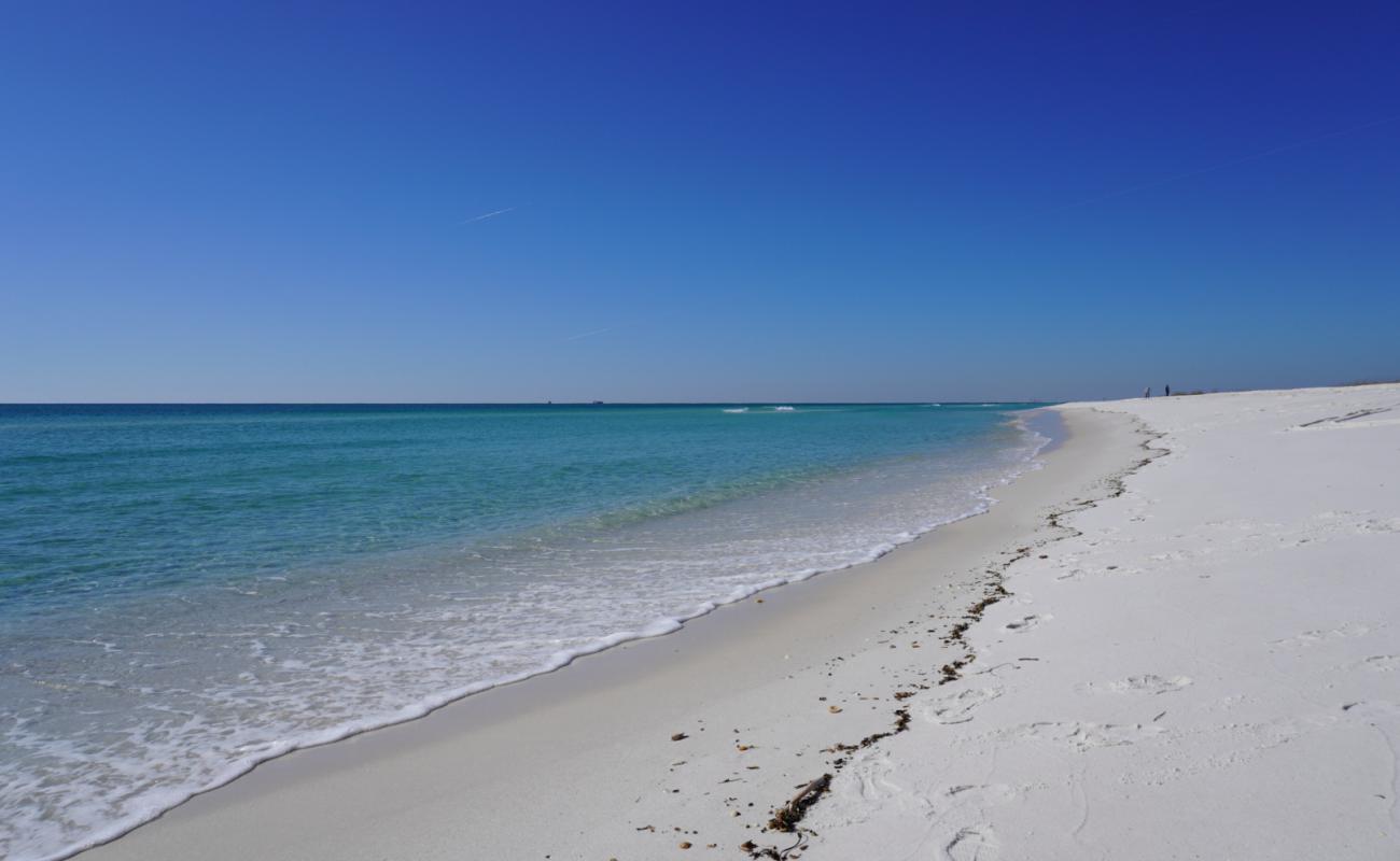 Foto af Langdon Beach med hvidt fint sand overflade