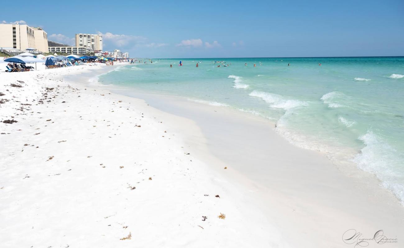 Foto af Miramar Strand med hvidt fint sand overflade