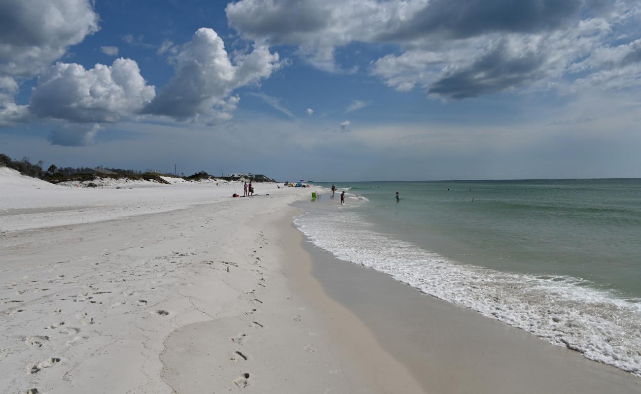 Foto af Eagle Harbor Beach med hvidt fint sand overflade