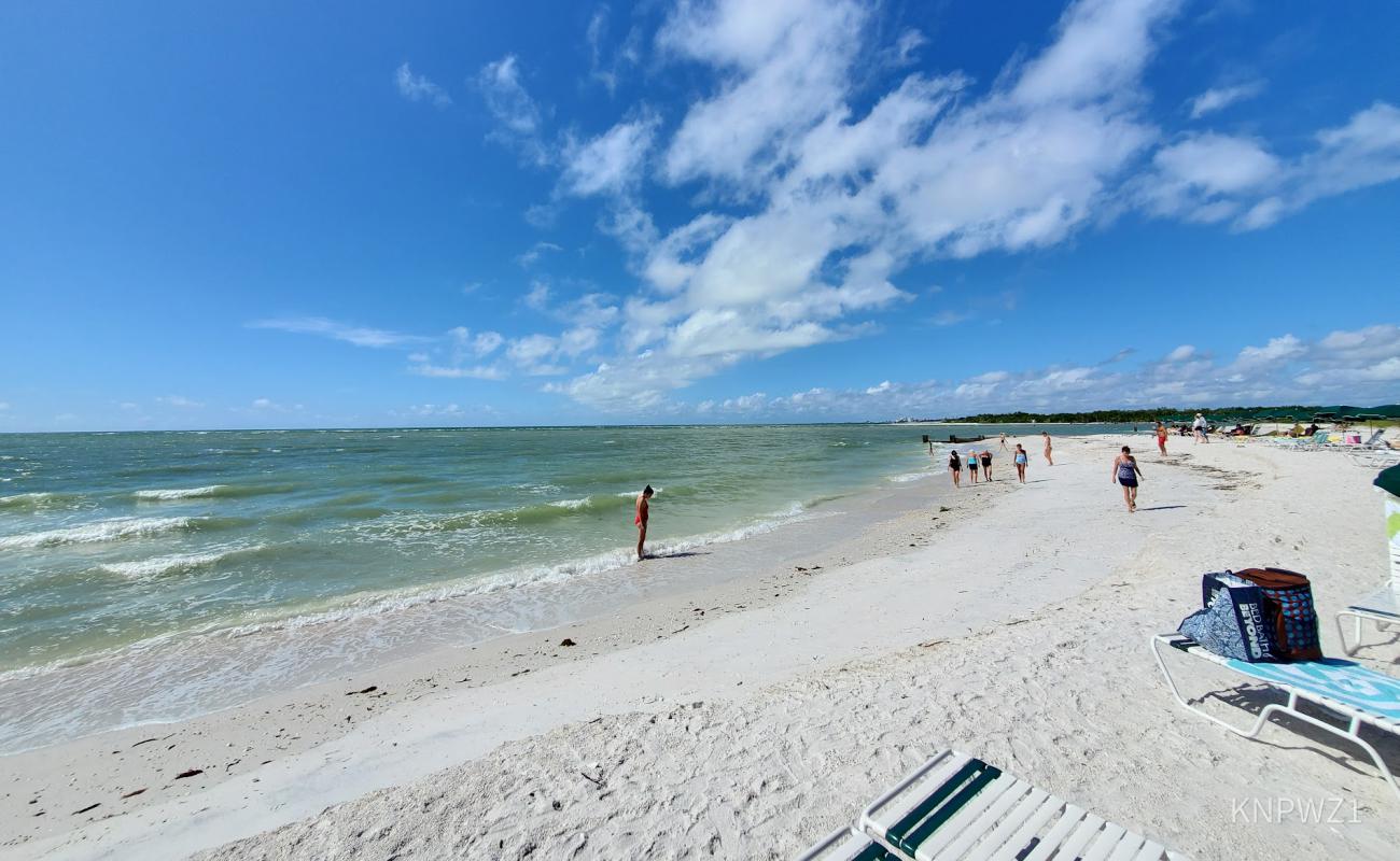 Foto af Big Hickory beach med lys sand overflade