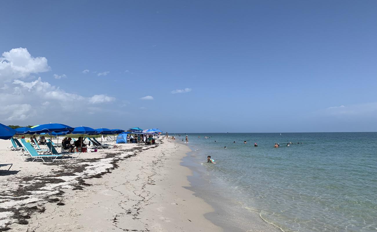 Foto af Cape Florida beach med lys sand overflade