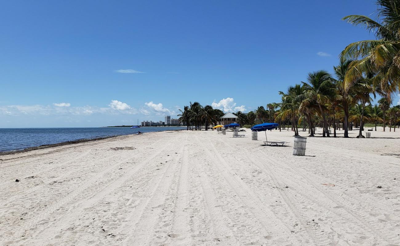 Foto af Crandon beach med lys sand overflade