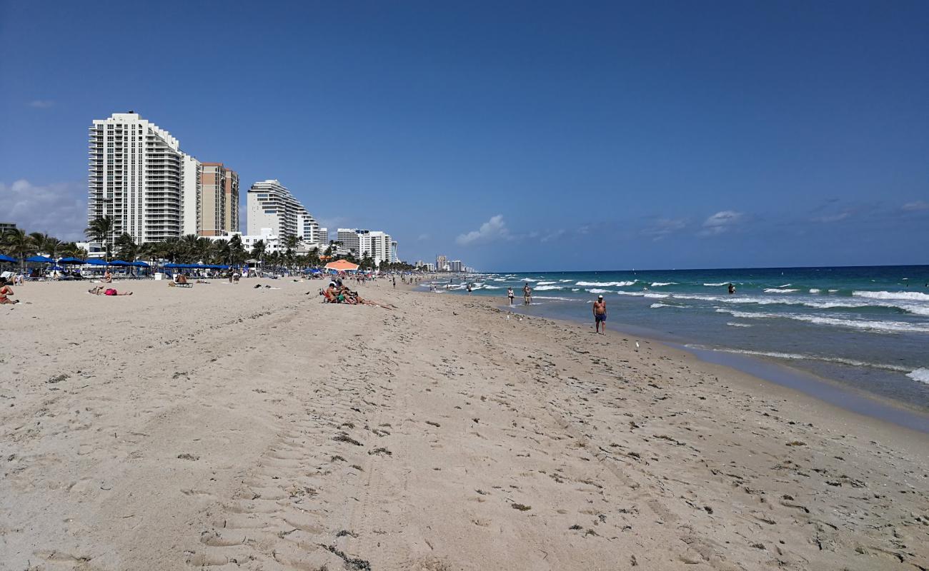 Foto af Las Olas beach med lys sand overflade