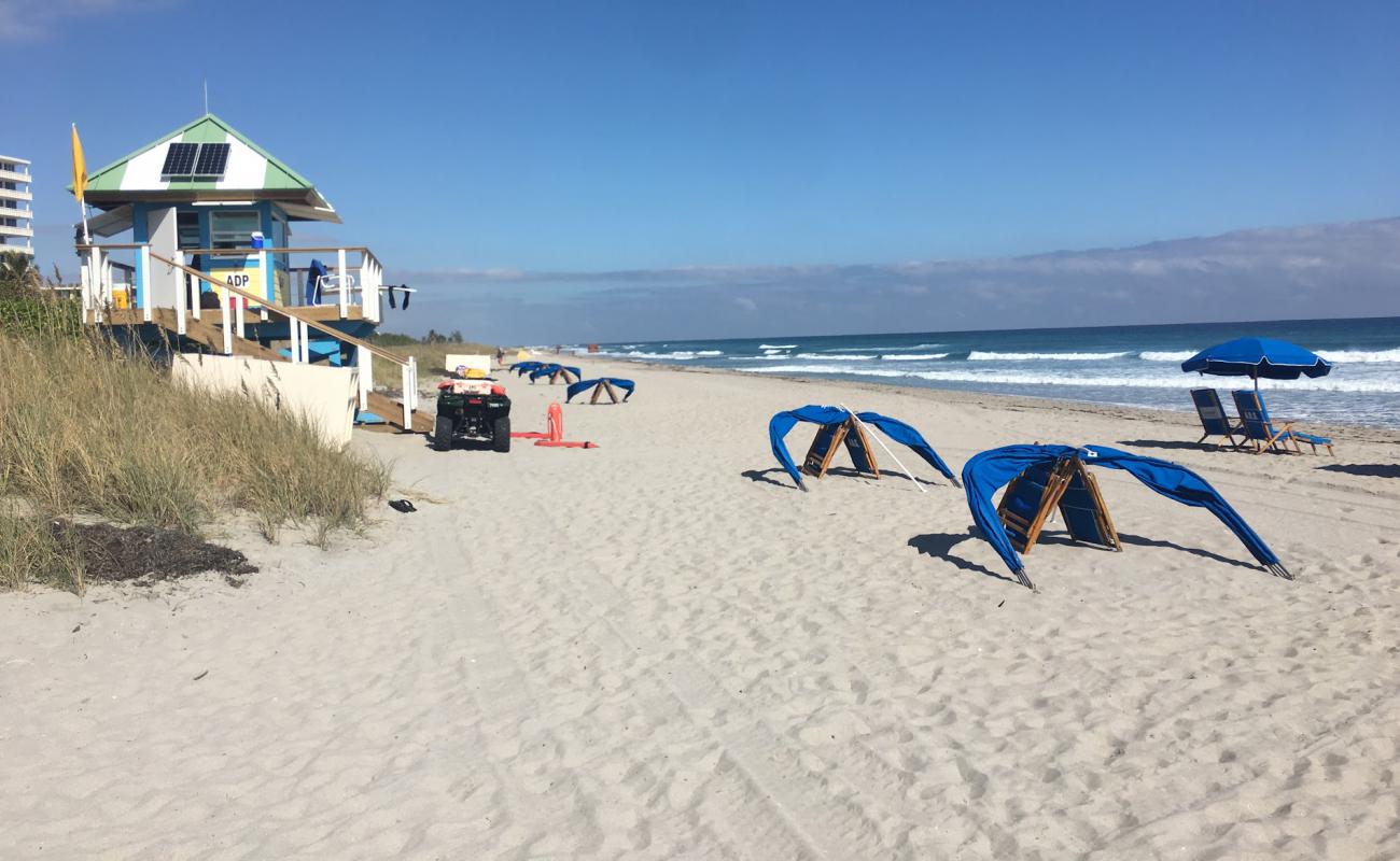 Foto af Atlantic Dunes Park beach med lys sand overflade