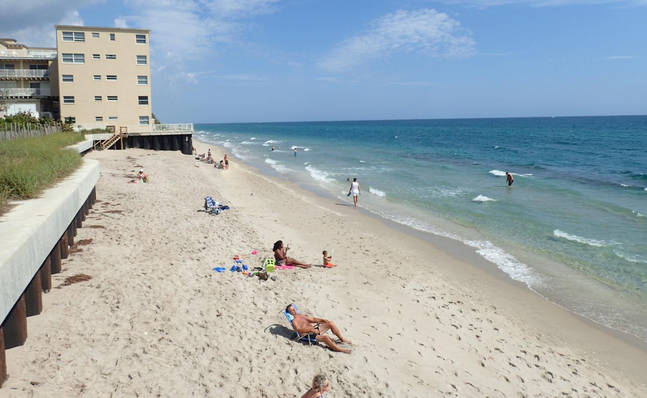 Foto af Lantana Municipal beach med lys sand overflade