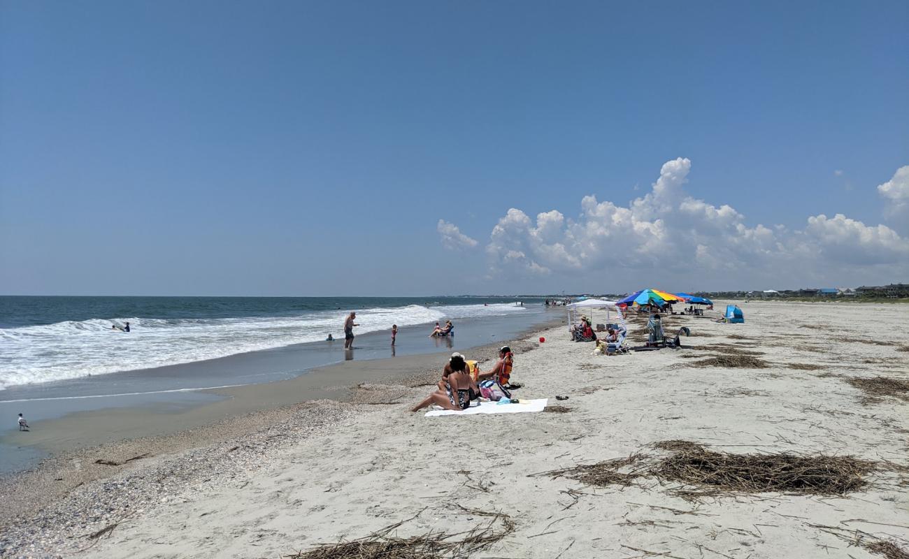 Foto af Isle of Palms beach med lys sand overflade