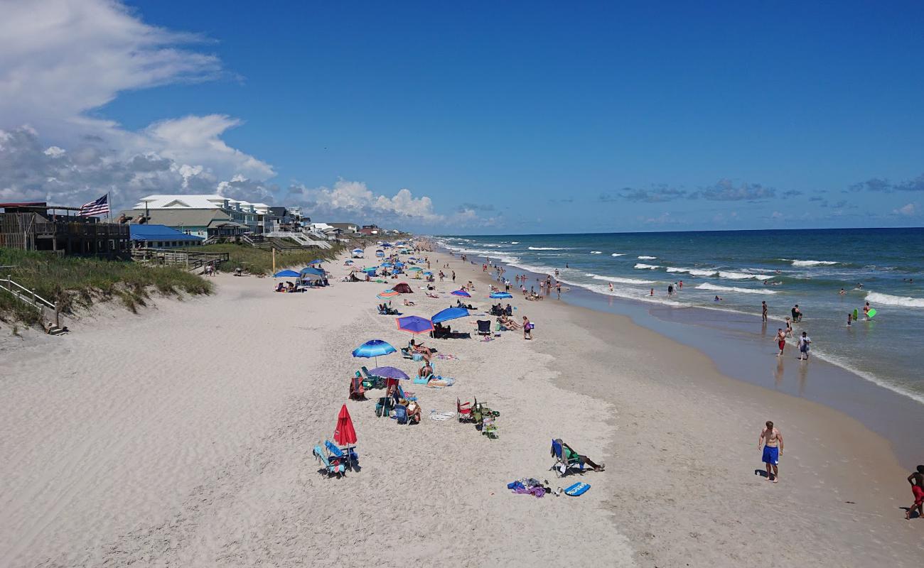 Foto af Surf City Pier med lys sand overflade