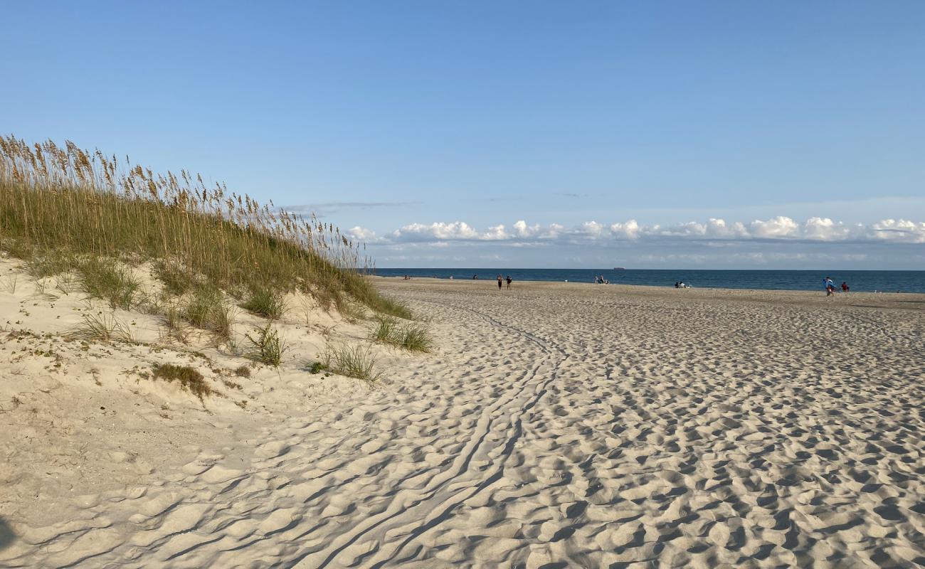 Foto af Atlantic beach med lys sand overflade