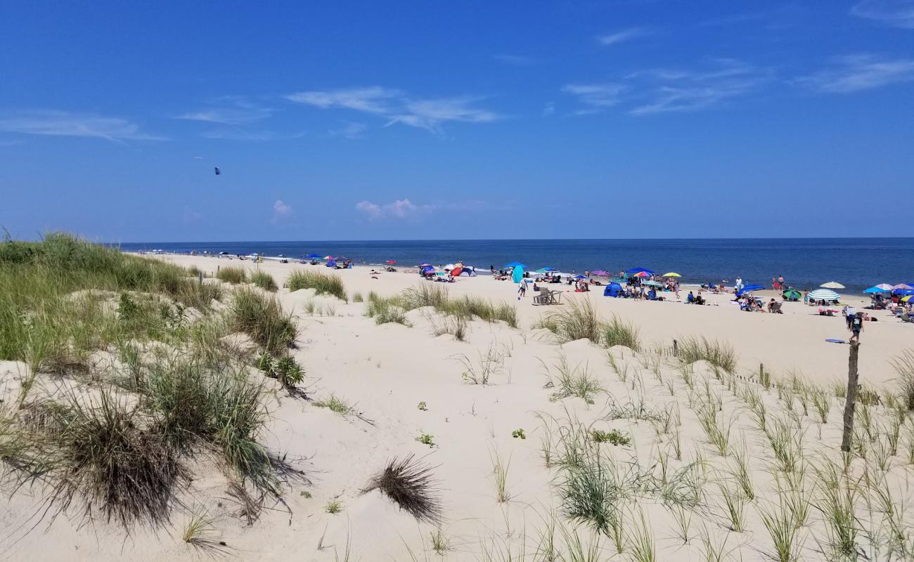 Foto af Towers Beach med lys sand overflade