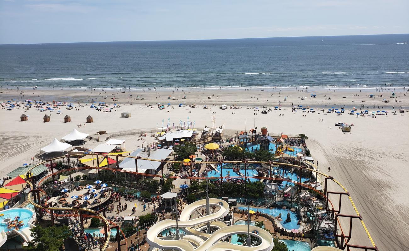 Foto af Wildwood N.J. Beach med grå sand overflade