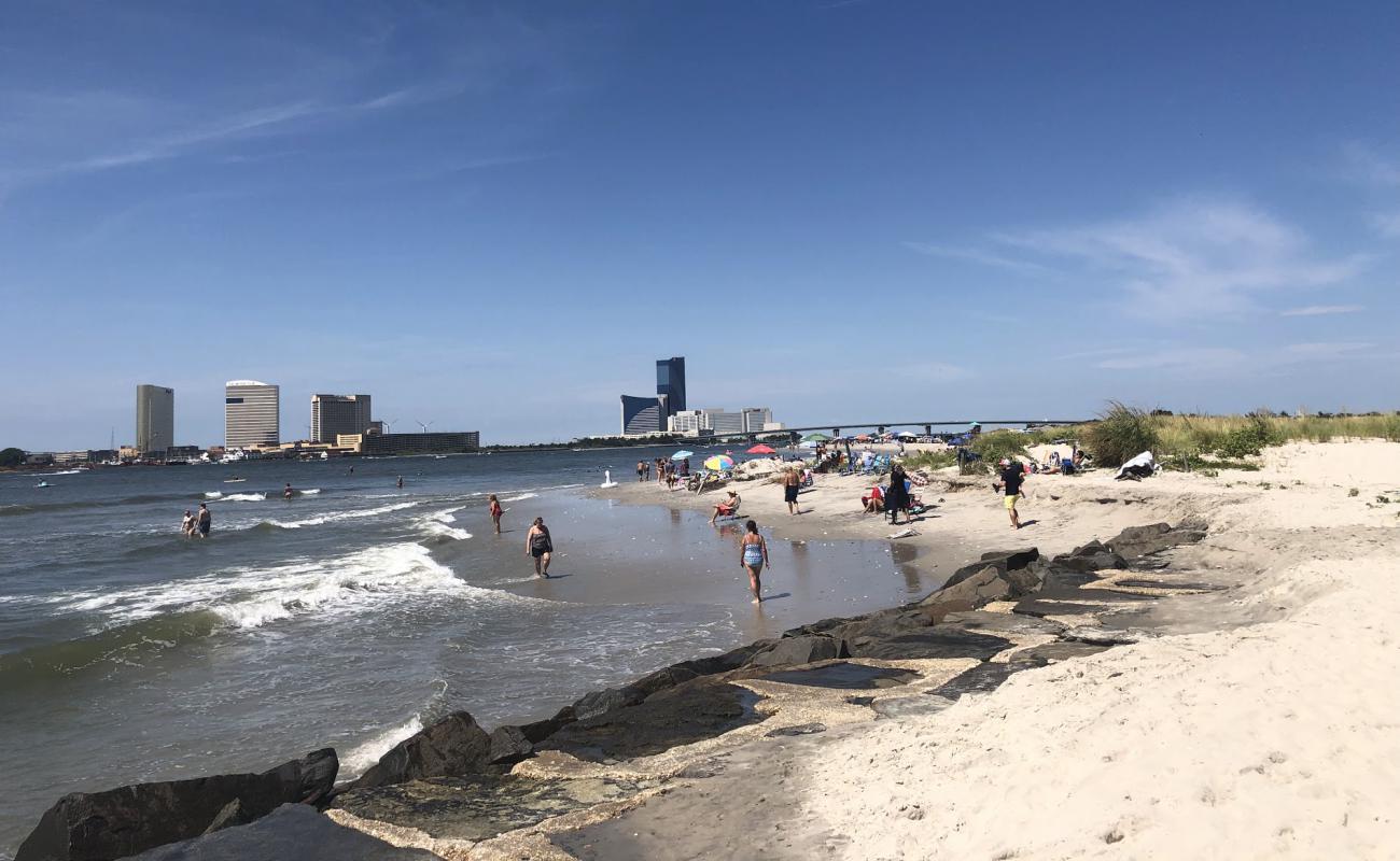 Foto af Brigantine Jetty Beach med lys sand overflade