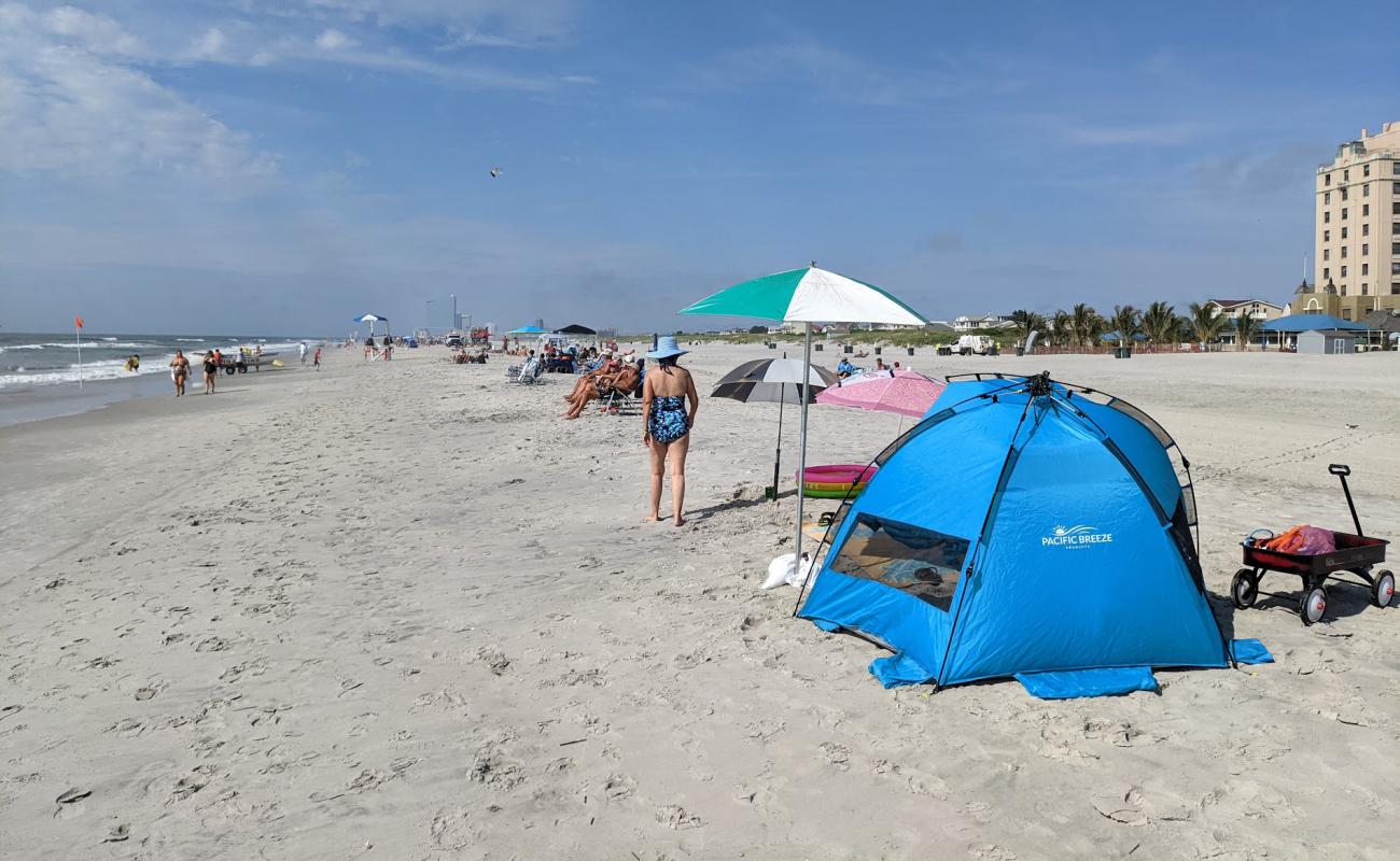 Foto af Brigantine Beach med lys sand overflade