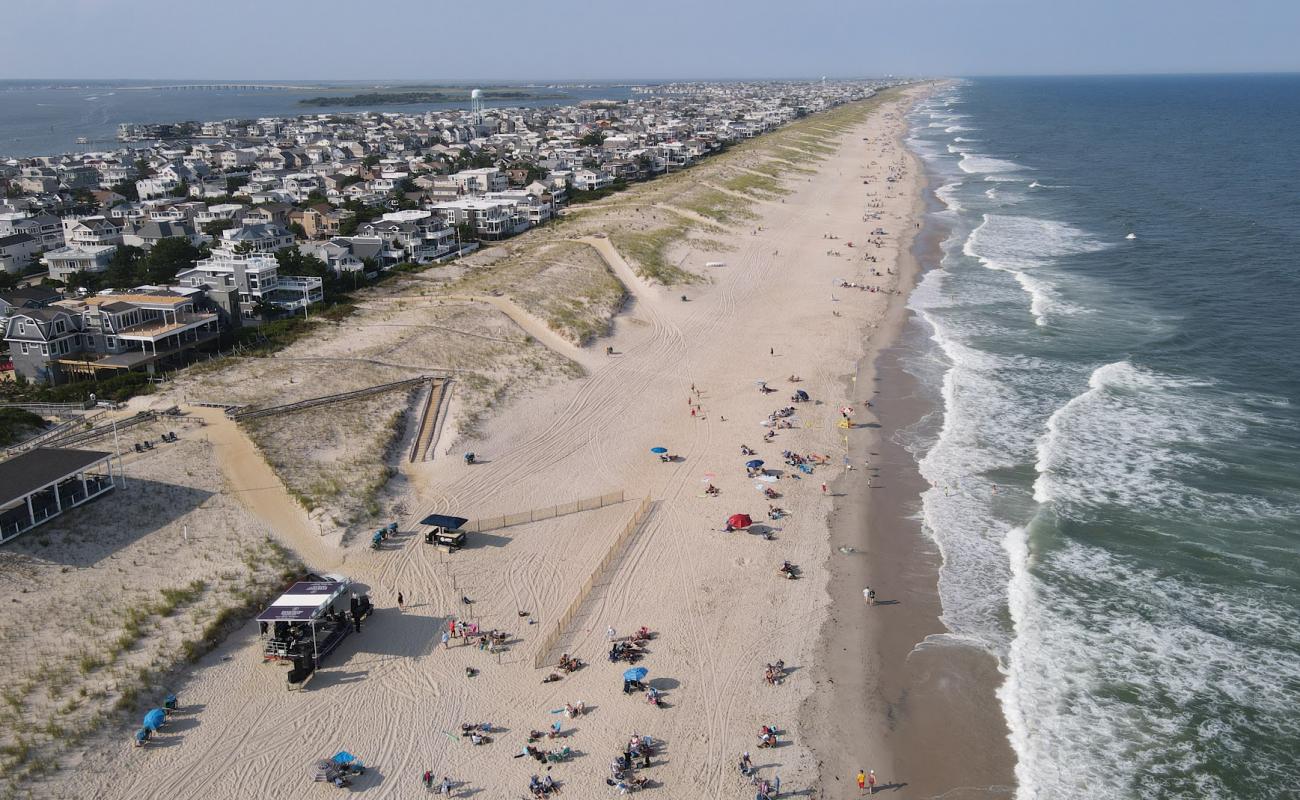 Foto af Surf City beach med lys sand overflade