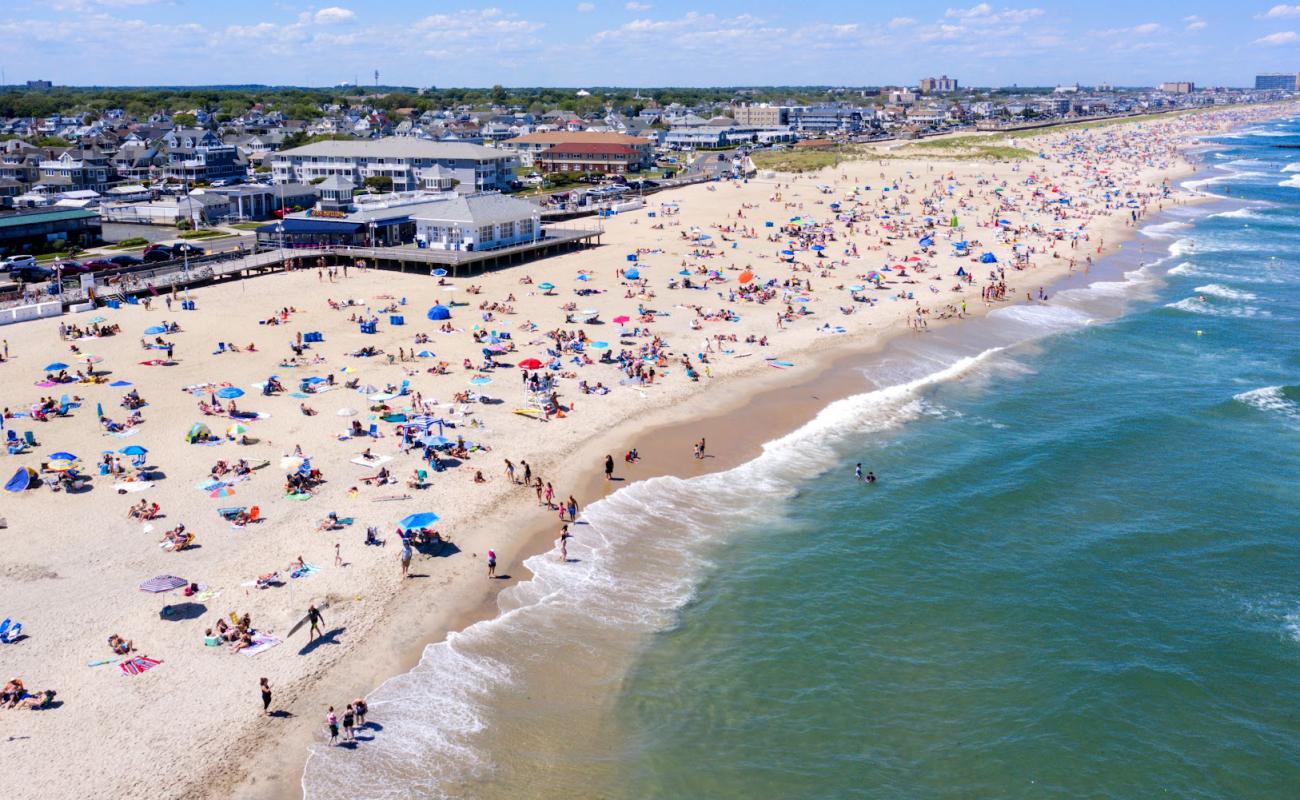 Foto af Avon Beach med lys sand overflade