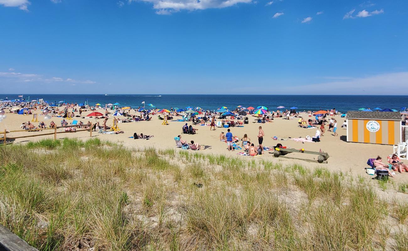 Foto af Long Branch Beach med lys sand overflade