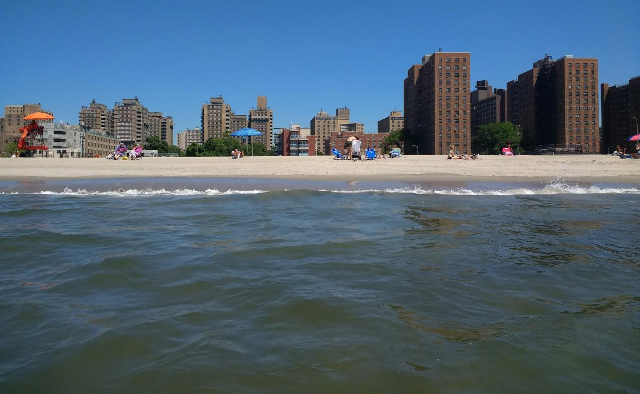 Foto af Brighton Beach med lys sand overflade