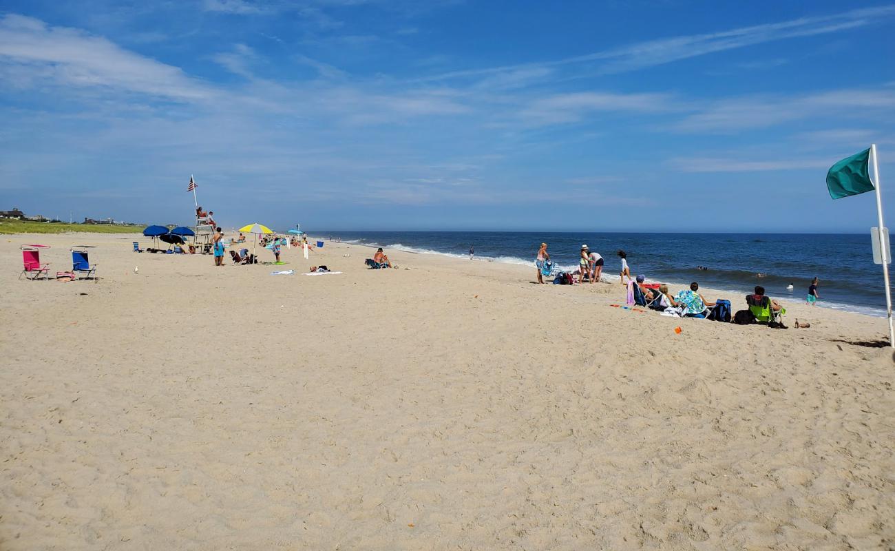 Foto af Rogers Beach med lys sand overflade