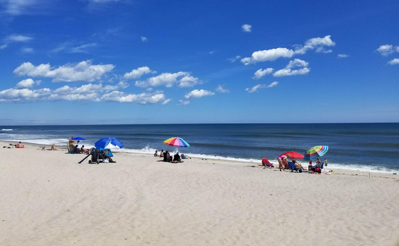 Foto af Coopers Beach med lys sand overflade