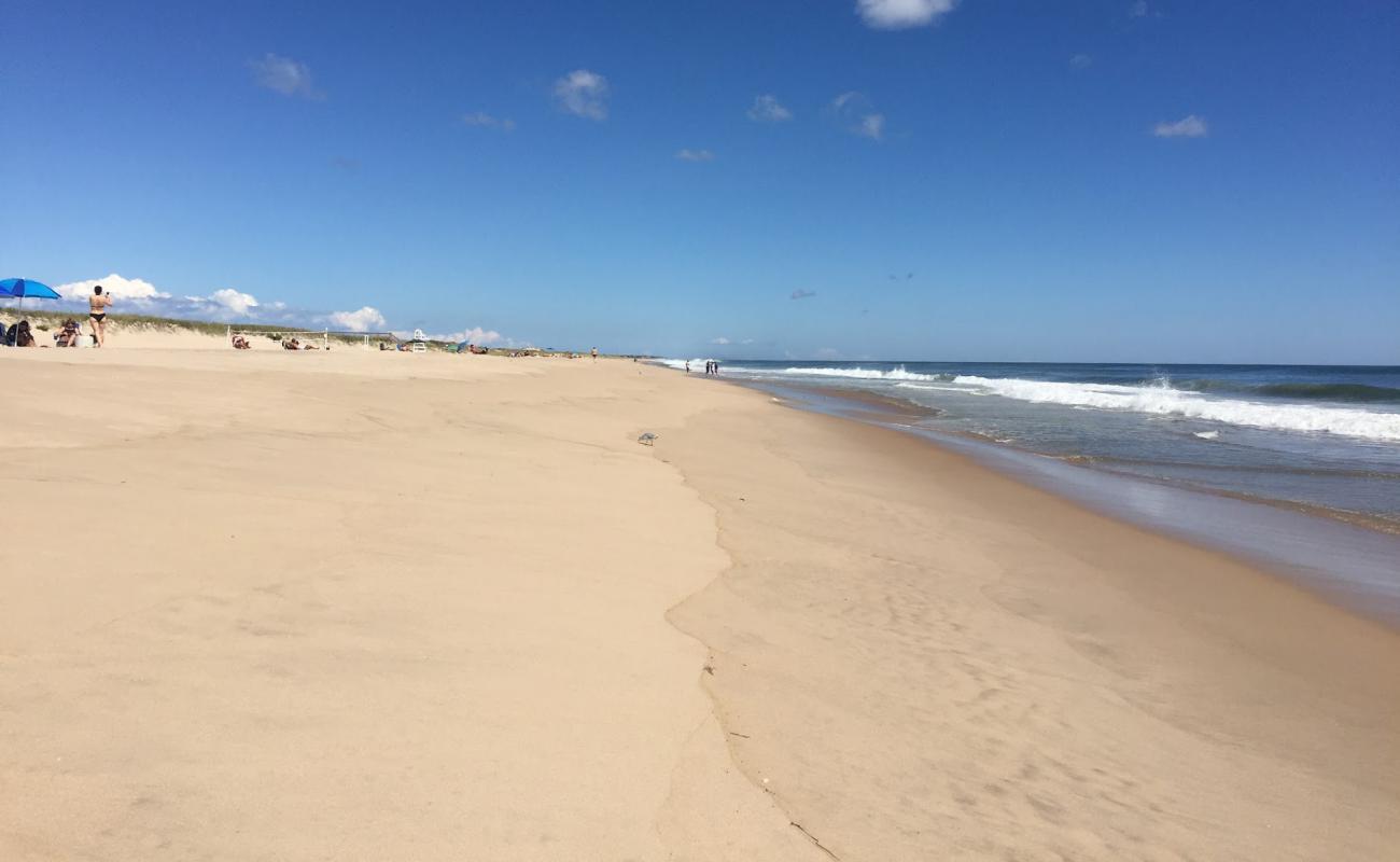 Foto af Two Mile Beach med lys fint sand overflade