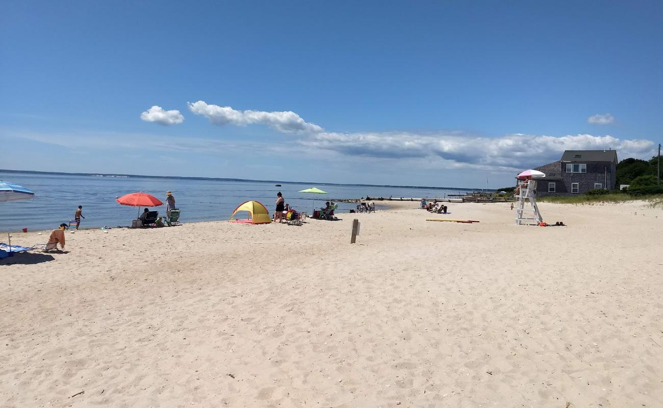 Foto af New Suffolk Beach med lys sand overflade