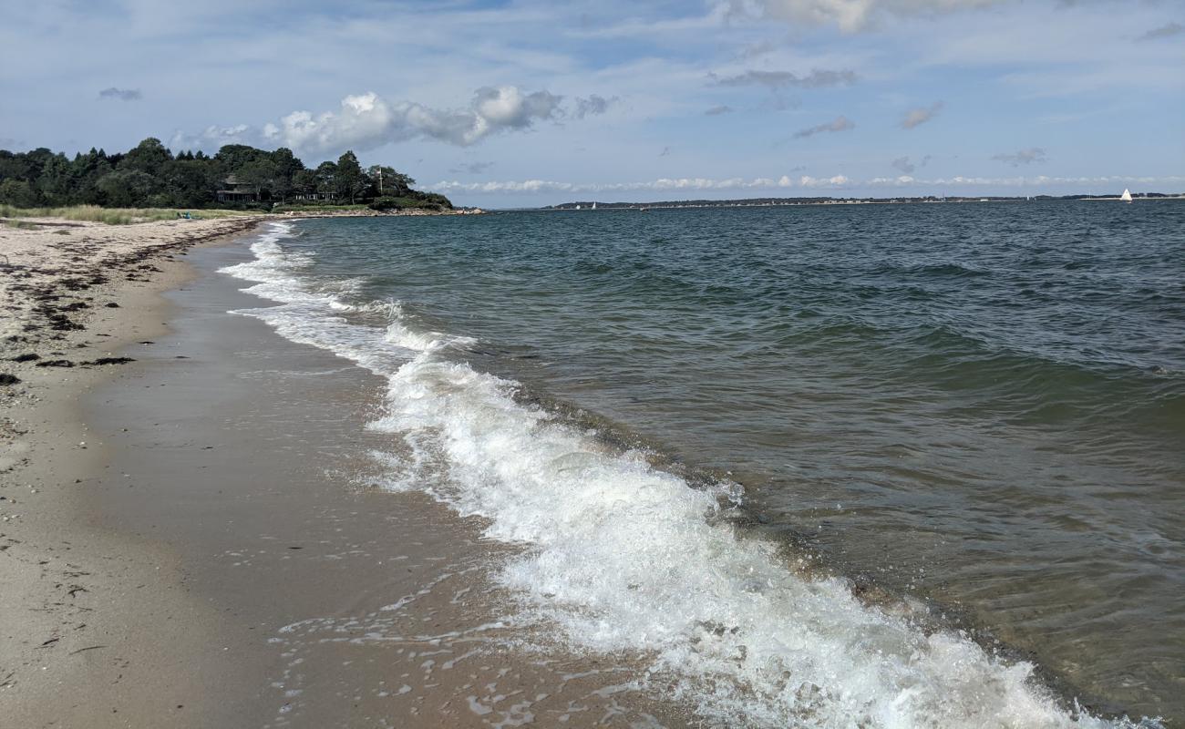 Foto af Menhaden Lane Beach med lys sand overflade