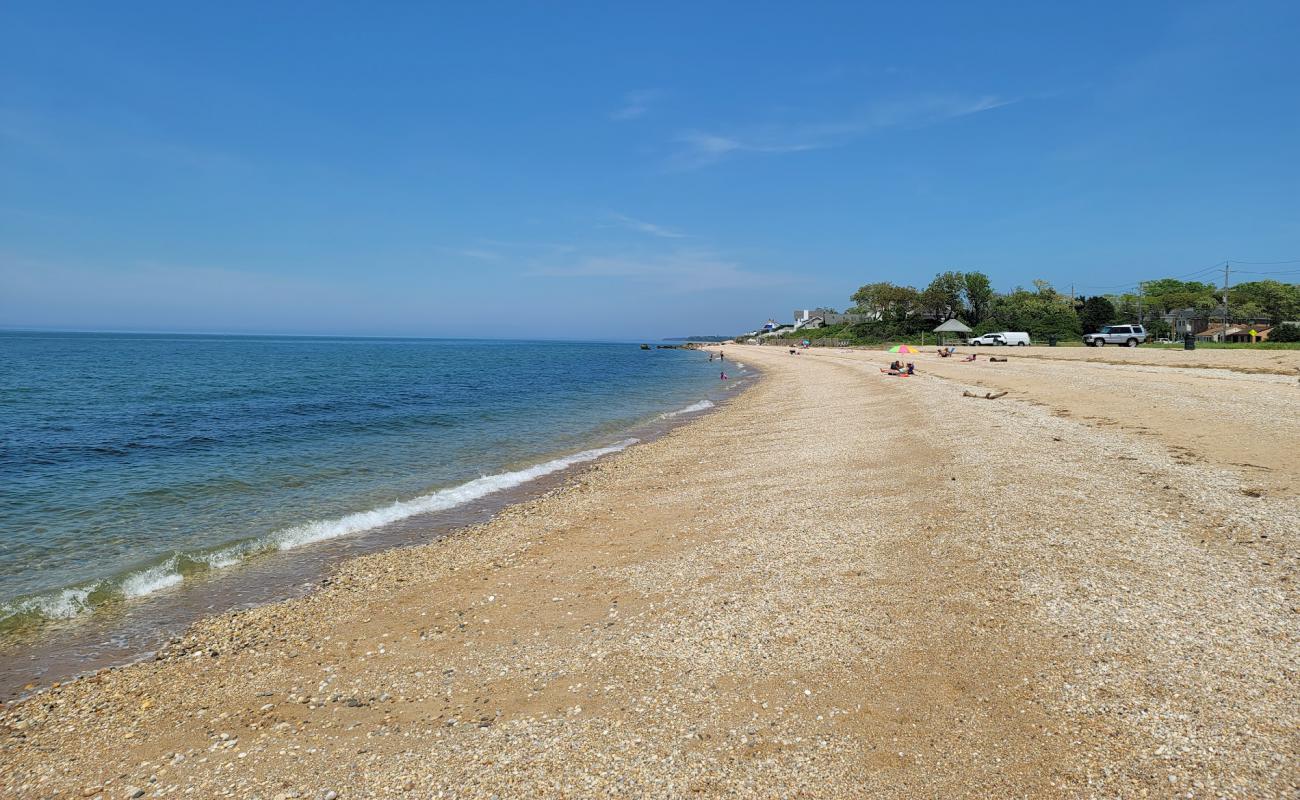 Foto af North Fork Beach med let sand og småsten overflade