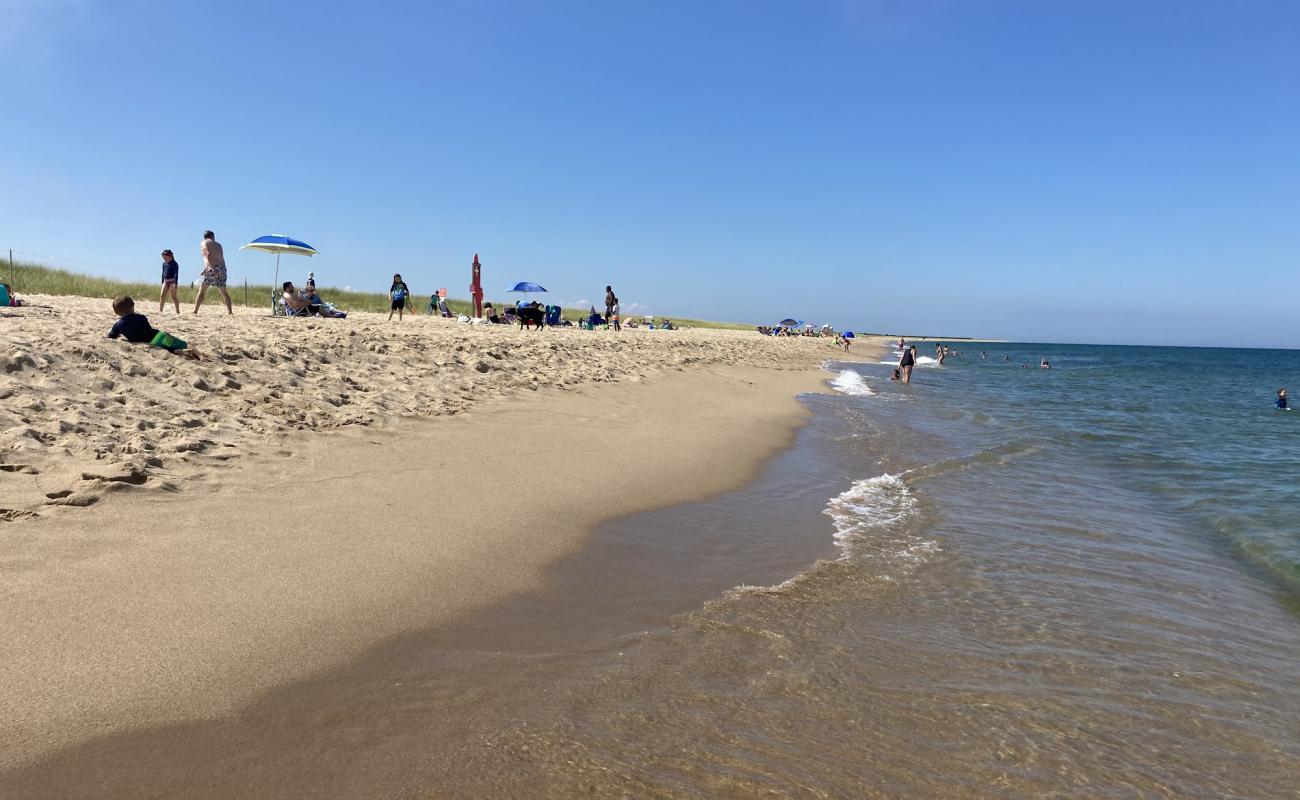 Foto af East Beach med lys sand overflade